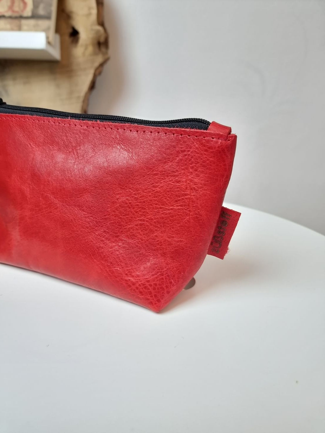 Kosmetiktasche / kleine Tasche aus Leder in rot