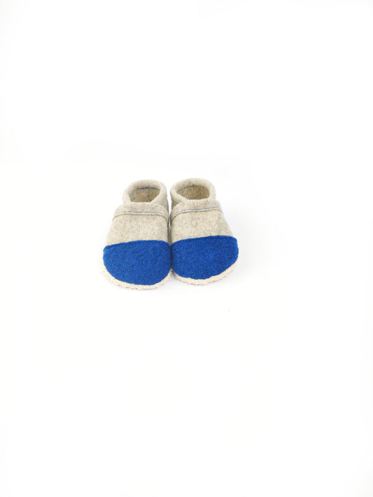 Hausschuhe aus Wolle für Kinder in blau 