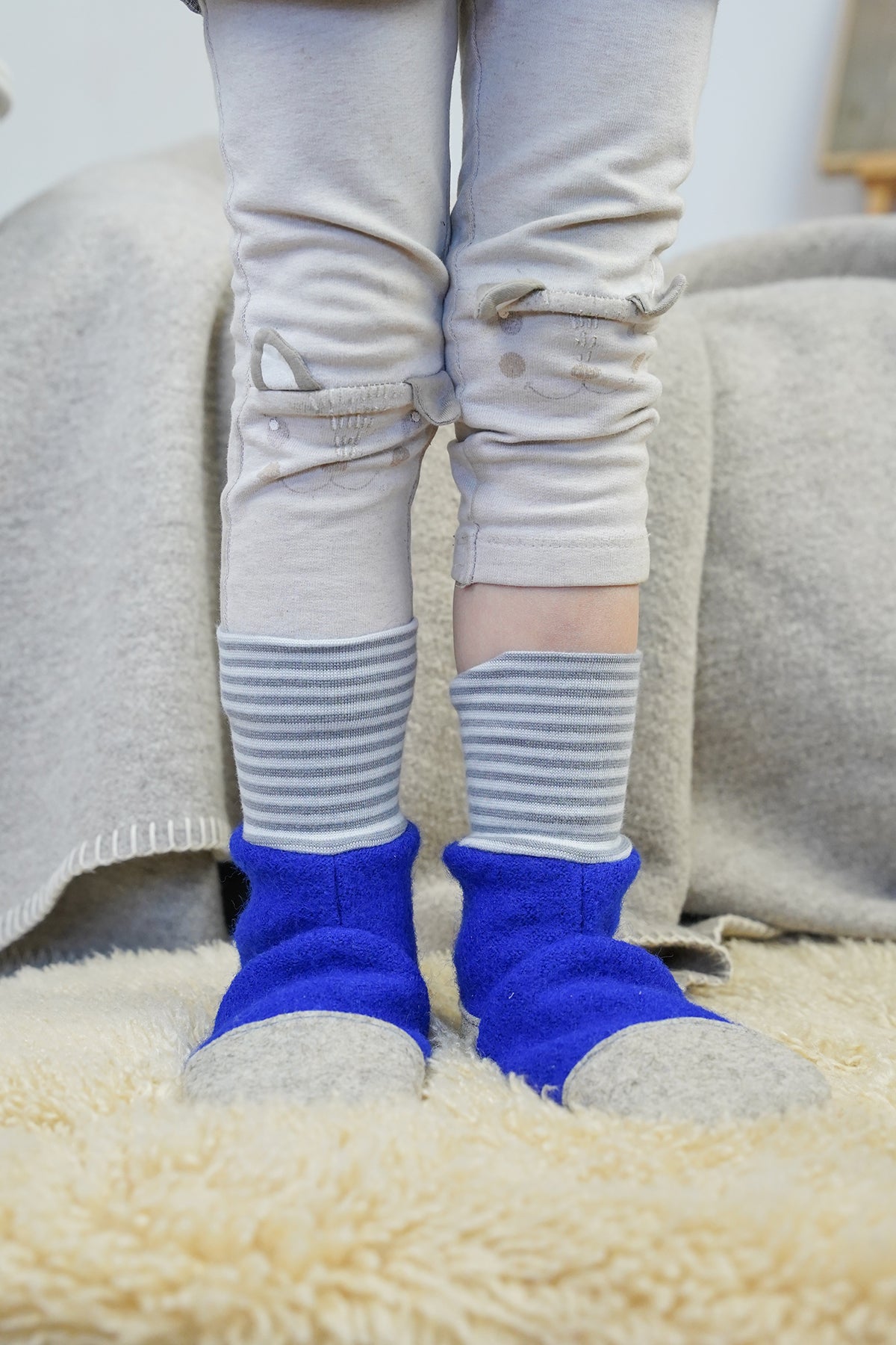 Hohe Puschen aus Wolle in meerblau für Kinder