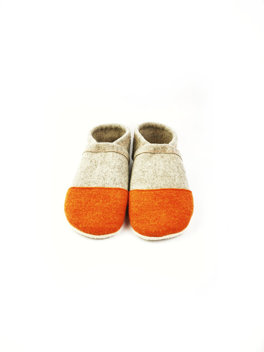Flache Puschen aus Wollfilz in orange für Erwachsene